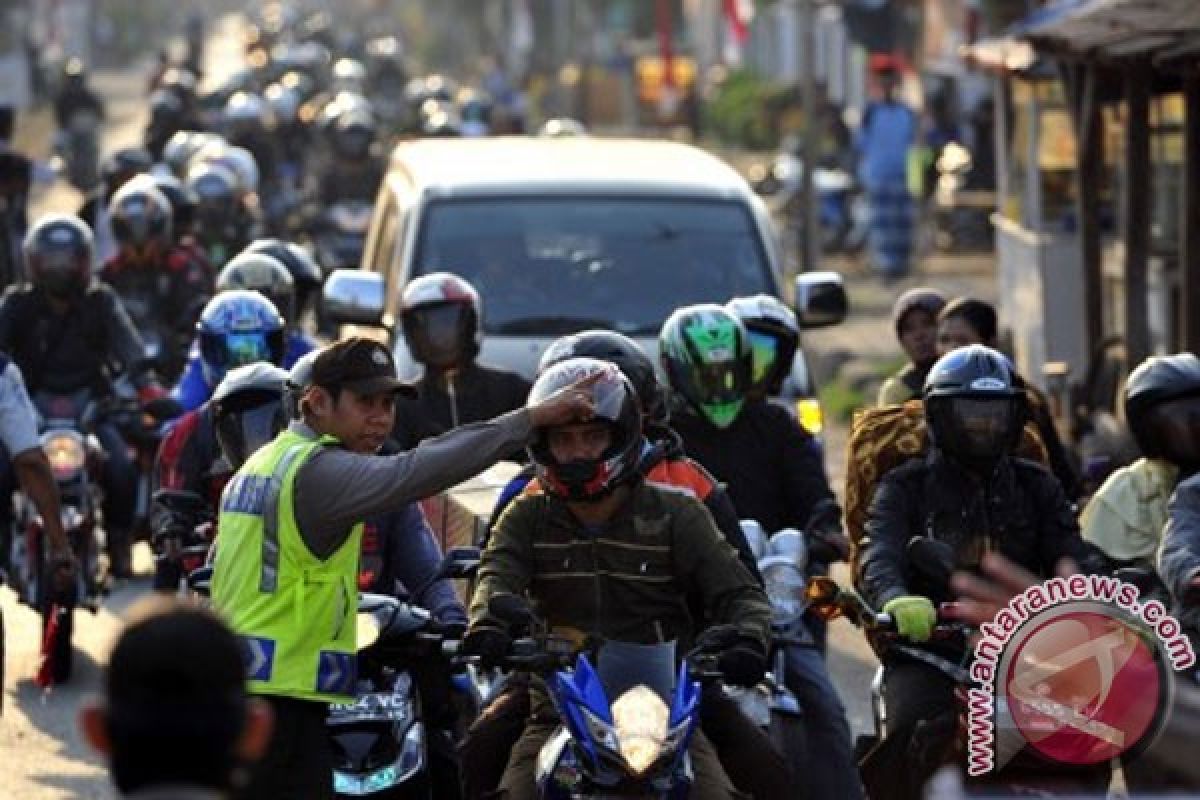 Pemudik bermotor diimbau gunakan jaket warna terang