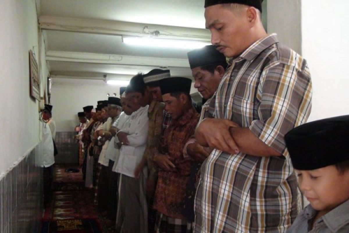 Jamaah Tarekat Naqshabandiyah Padang rayakan Idul Fitri 1442 H hari ini