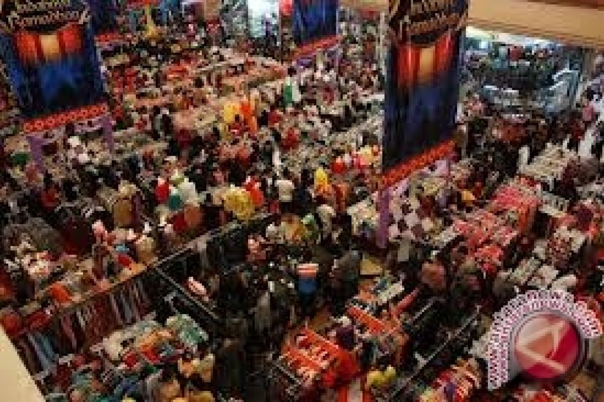 Warga ramai kunjungi Transmart Palembang 