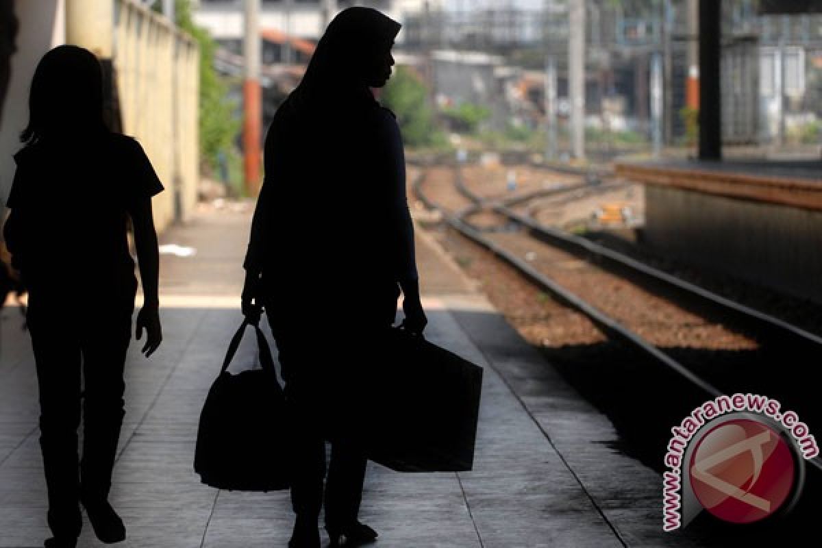 PT KAI bongkar kios-kios di Stasiun Depok Baru