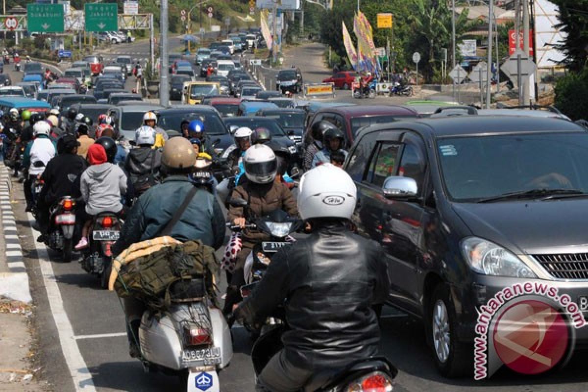 Jalur menuju Puncak semakin padat