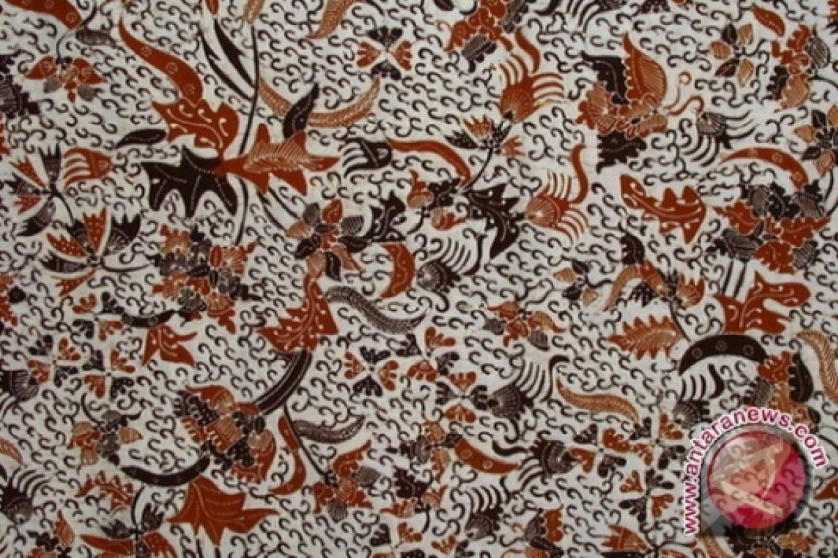 Pemuda Indonesia promosikan batik di WTM London