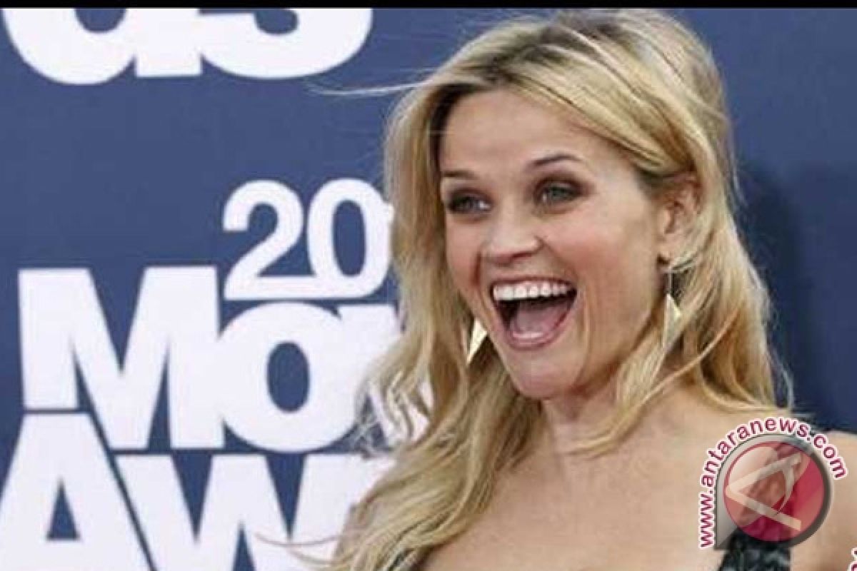  Reese Witherspoon dilarikan ke rumah sakit