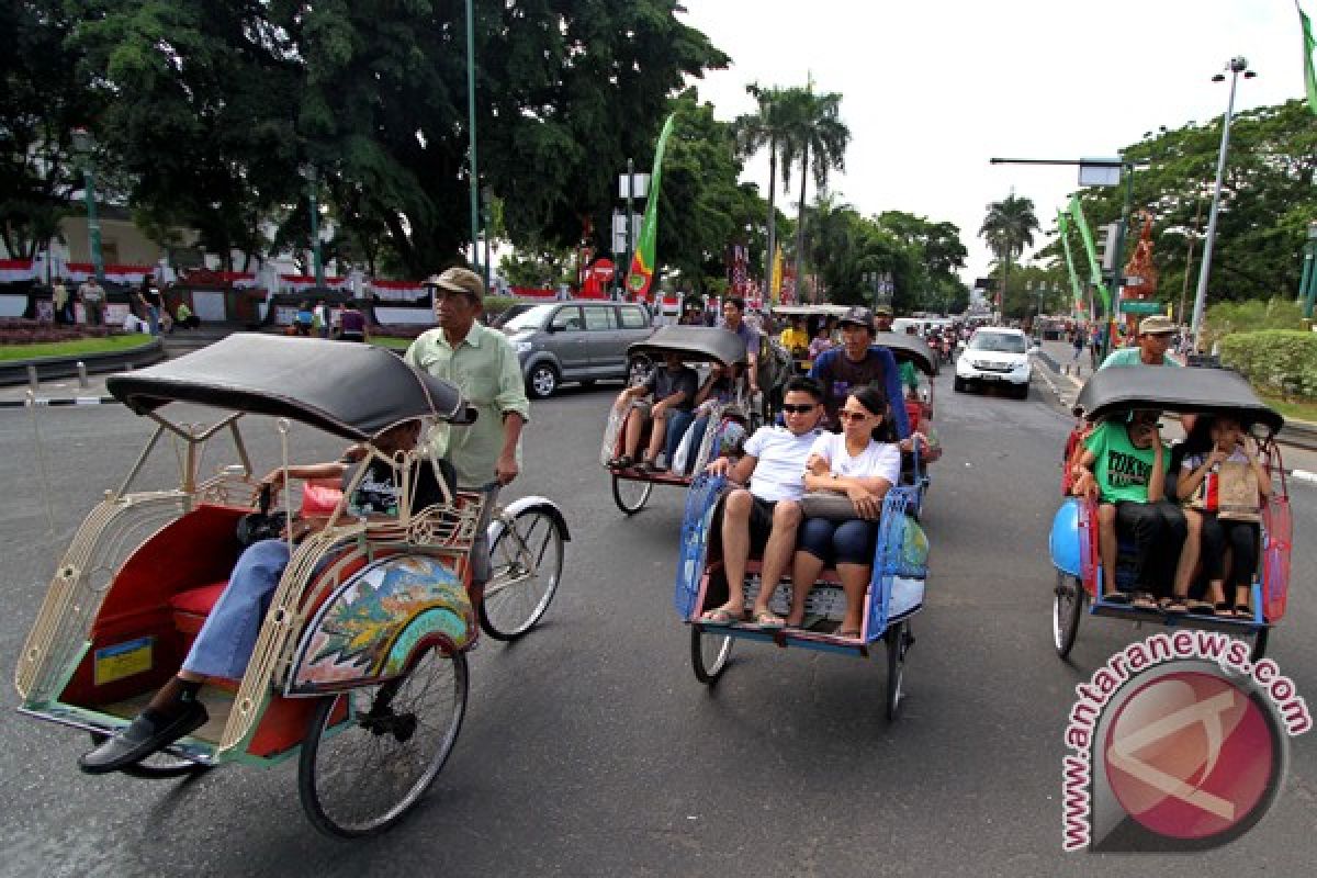 Becak Must Be Indonesia`s Tourism Icon  