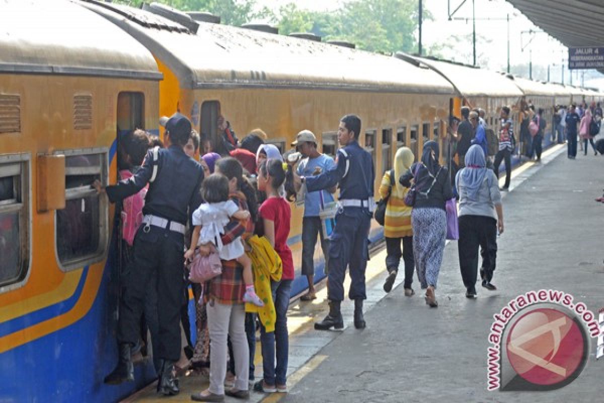 Penumpang KA ekonomi Yogyakarta melonjak selama Lebaran