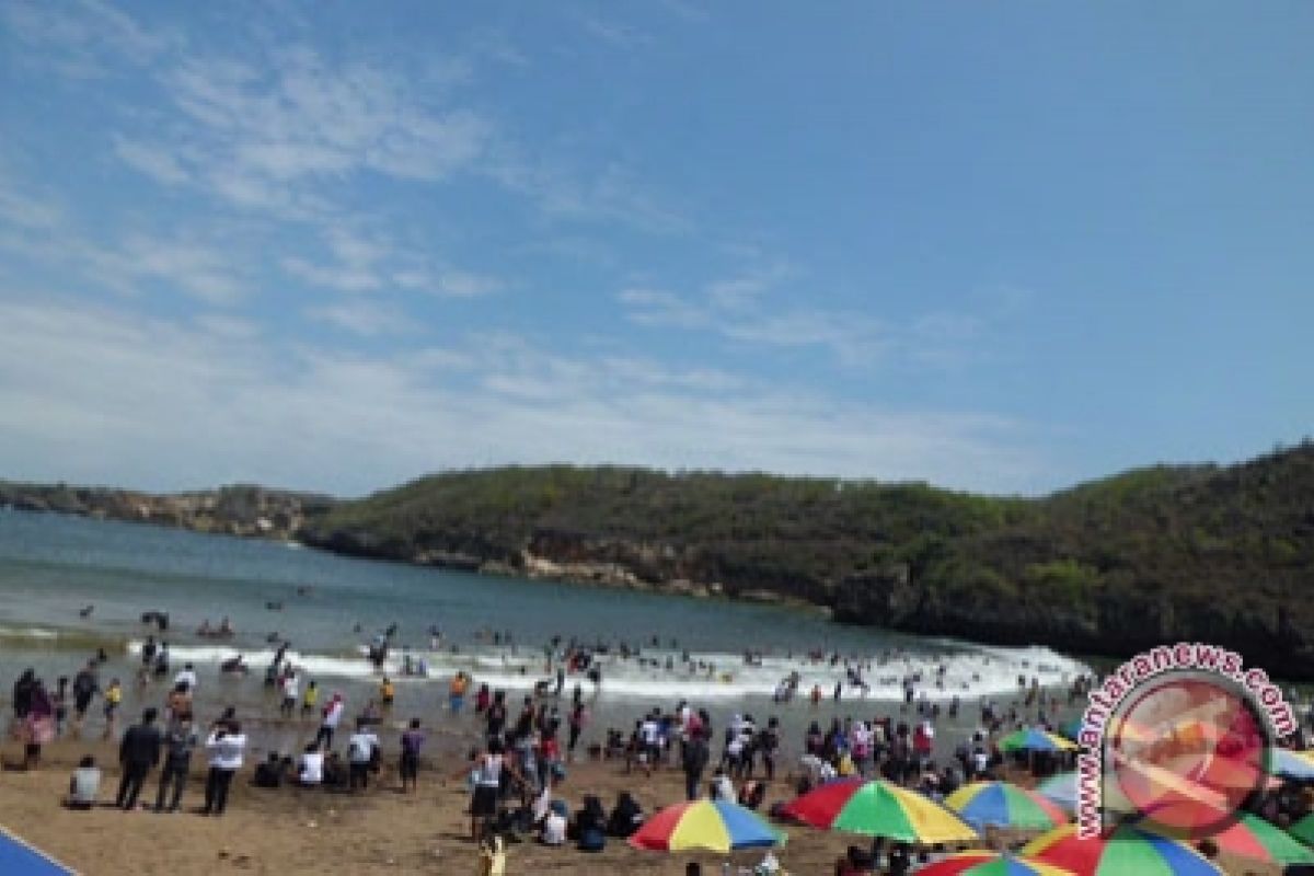 Pengunjung pantai di Gunung Kidul meningkat signifikan