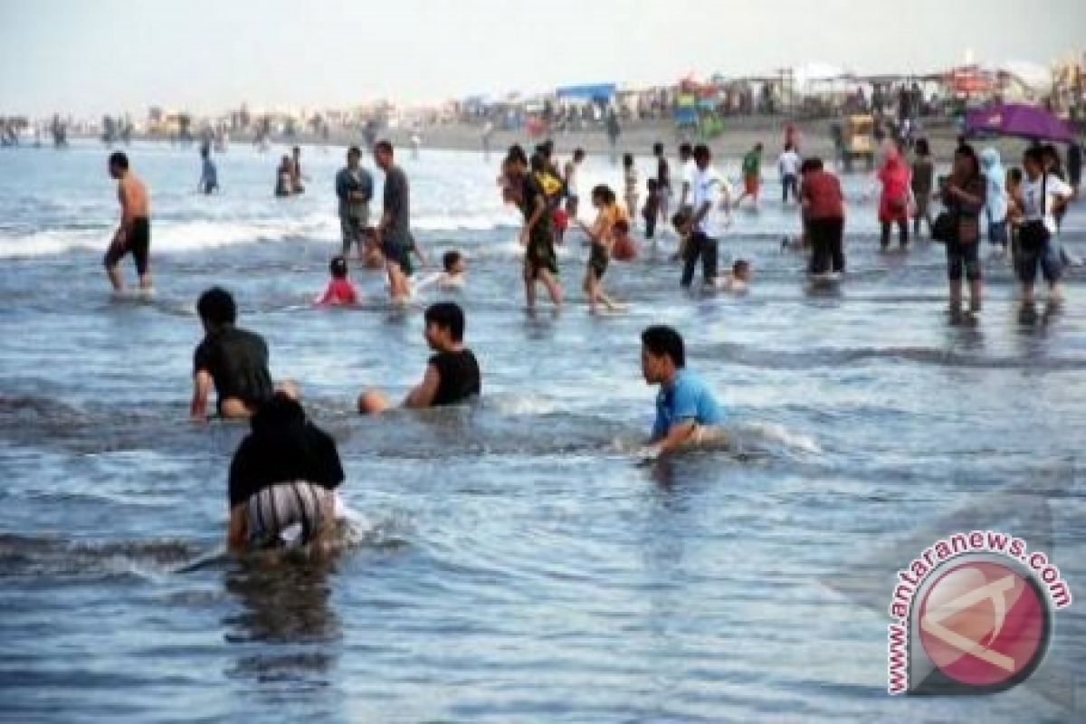 Seratusan pengunjung Pantai Parangtritis tersengat ubur-ubur