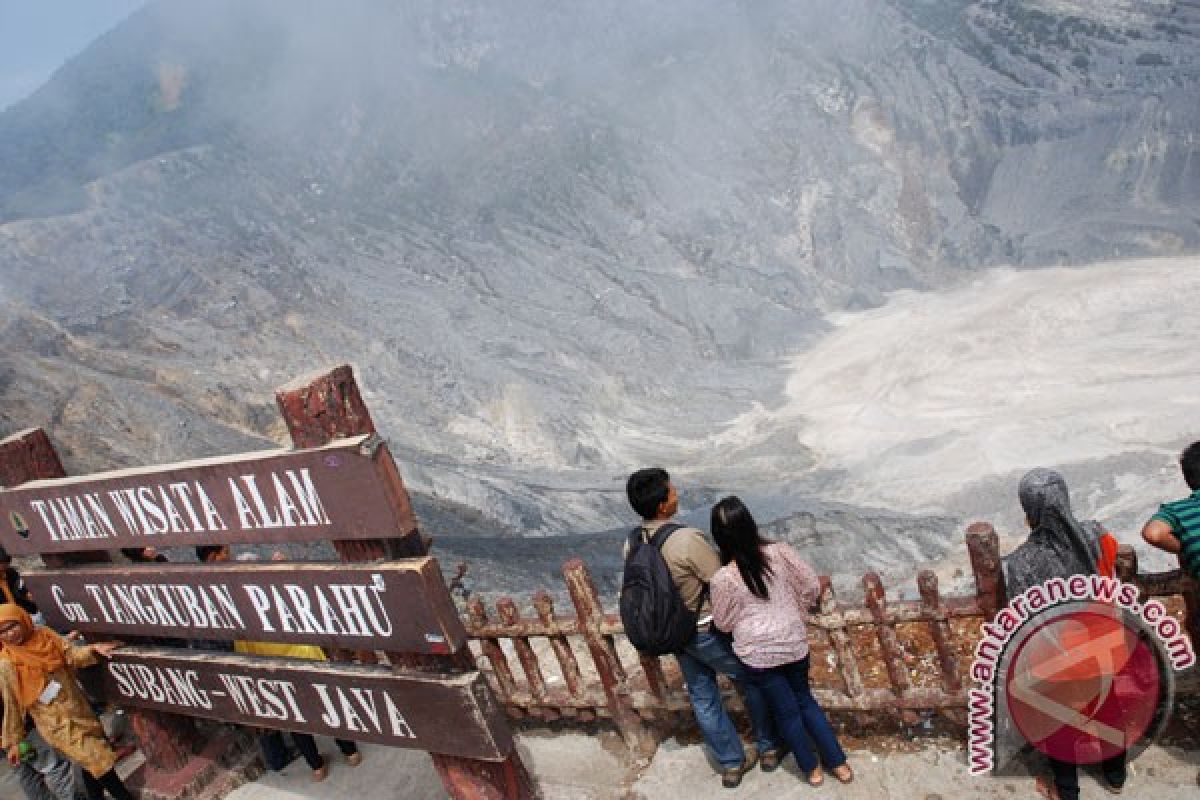 Wisatawan bermotor serbu Tangkuban Perahu