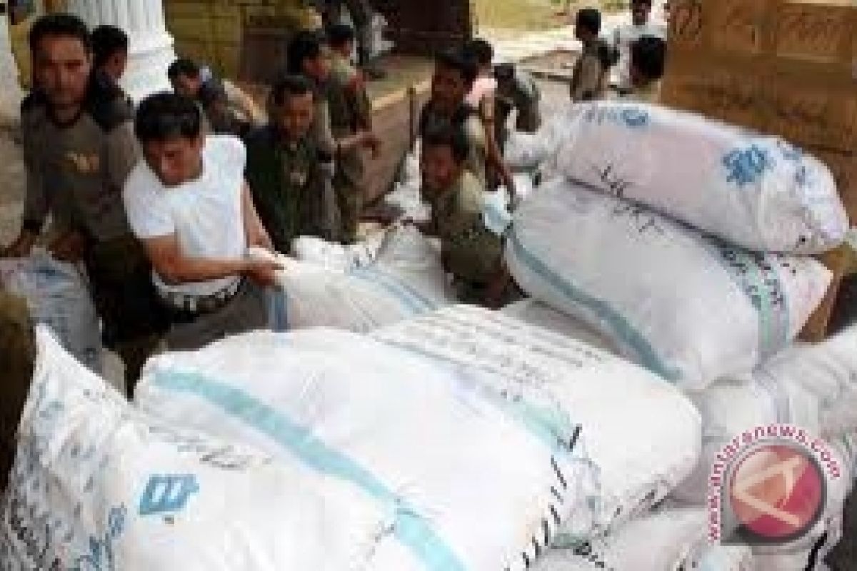 Penyaluran bantuan untuk korban banjir bertahap  