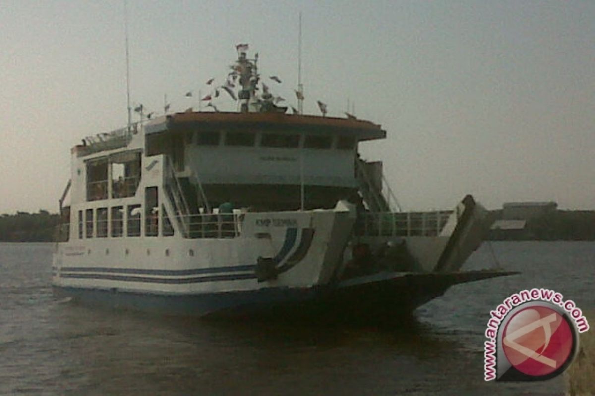 Penyeberangan Feri Teluk Kalong Sambas Kembali Normal 