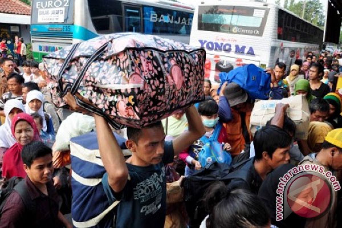 Jumlah pemudik lewat Kampung Rambutan naik tiga persen