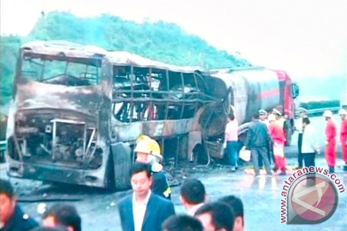Kecelakaan tewaskan 11 orang di China warnai liburan Qingming