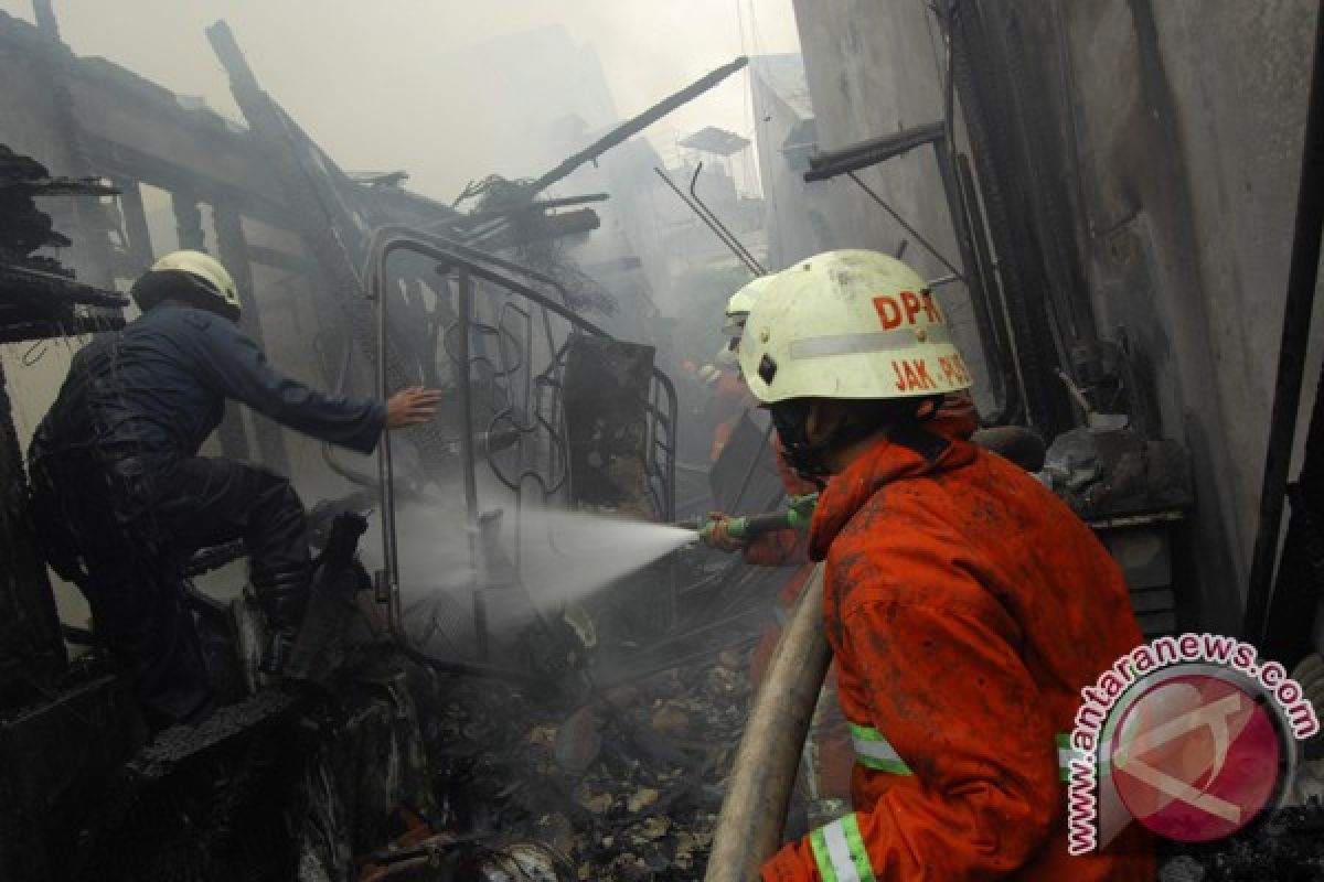 Ledakan terdengar di kebakaran Krukut Jakarta