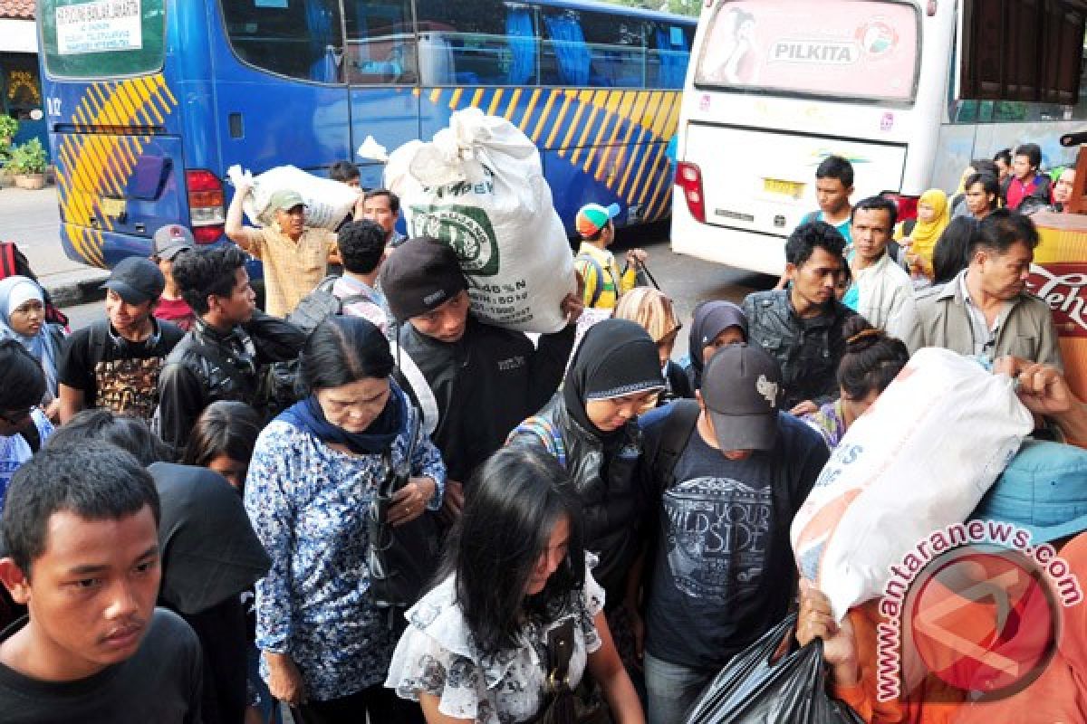 18.885 pemudik tiba di terminal Kampung Rambutan