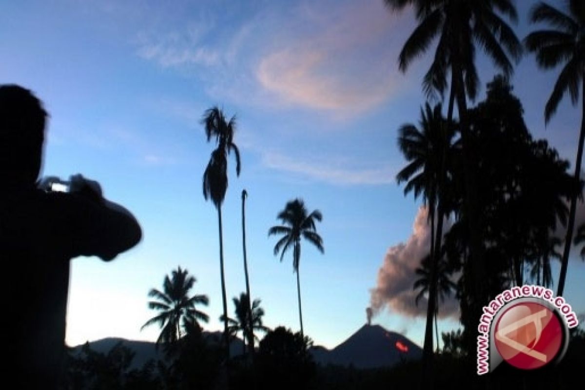 Gunung Soputan ditutup untuk pendakian 