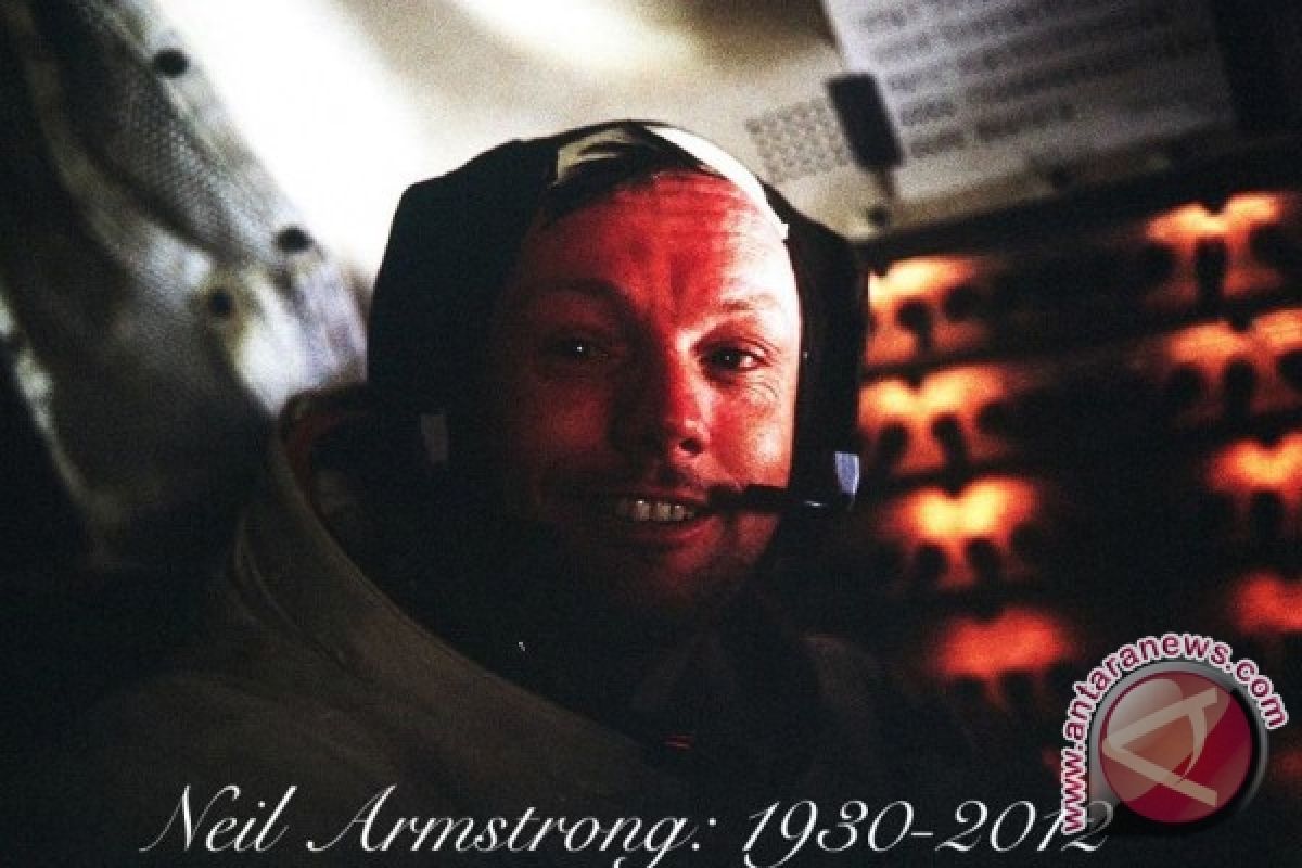 Neil Armstrong meninggal dunia