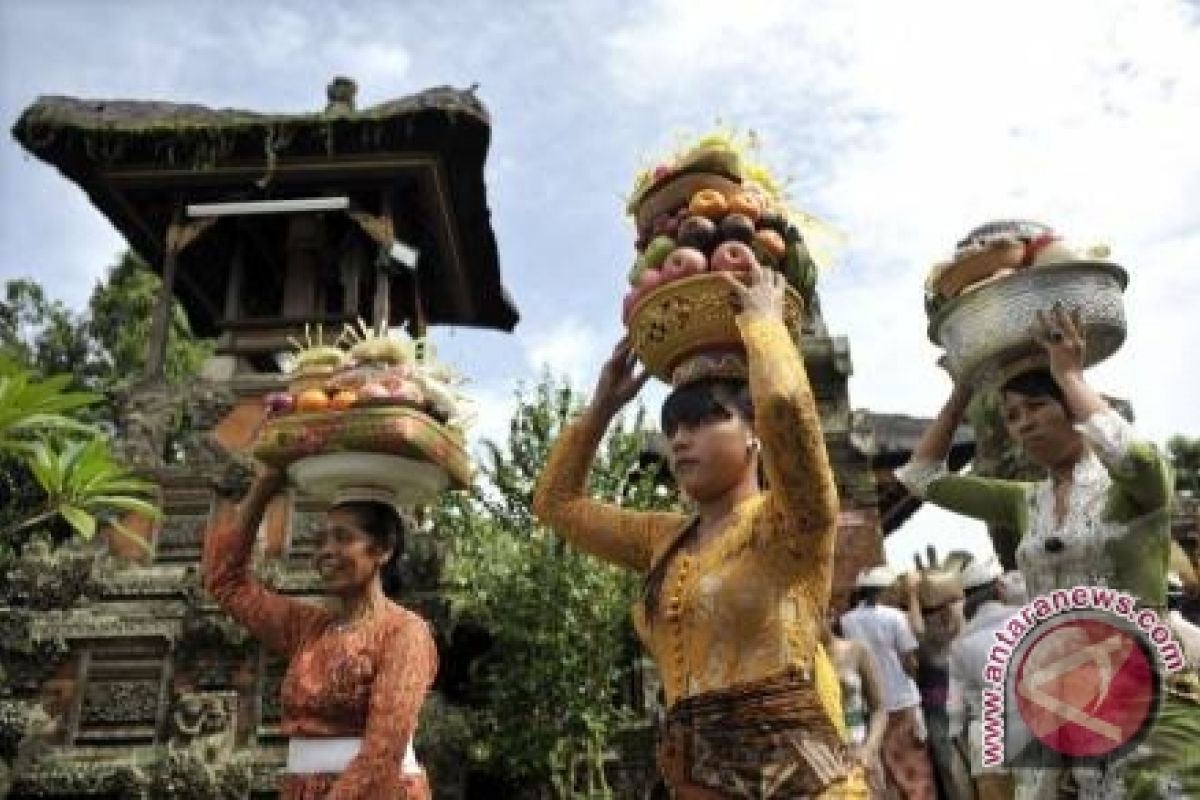 Umat Hindu Bali Rayakan Hari Suci Kuningan