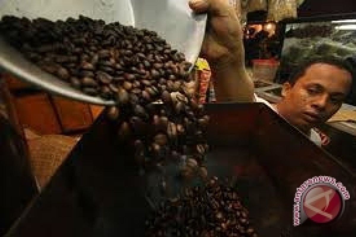 Dispertan dampingi petani produksi kopi bubuk 