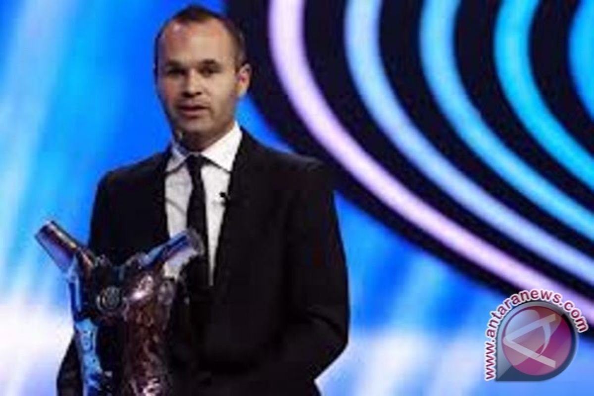 Iniesta dinyatakan dapat bermain melawan PSG