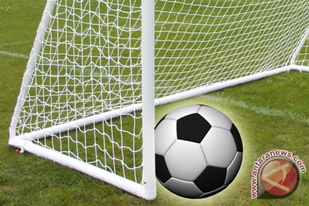 Kiper Irlandia Given Mundur