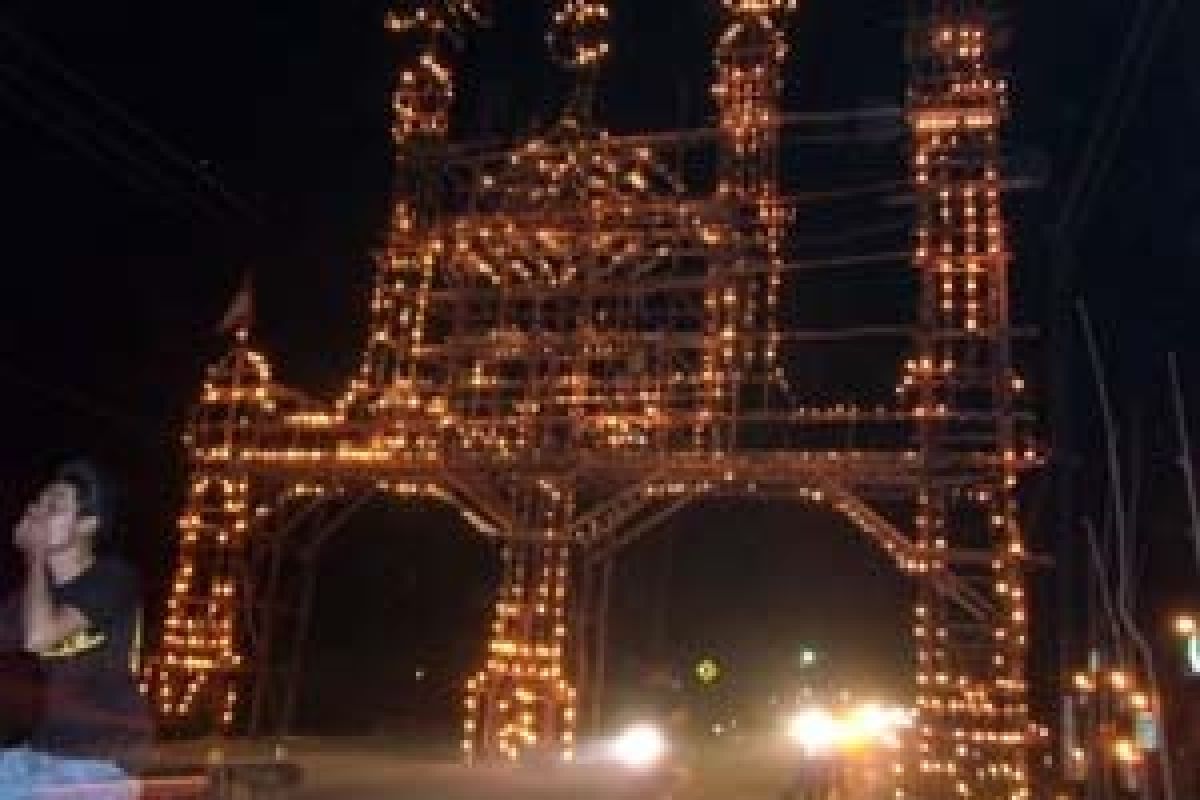 Karimun Semarak dengan Festival Lampu Colok