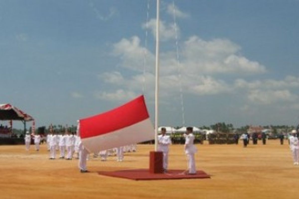 Pemkab Pesisir Barat ajak masyarakat kibarkan bendera merah putih 1-31 Agustus 2021