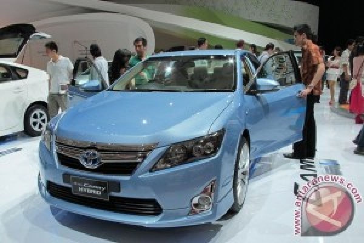 Toyota Camry Hybrid Geser Pasar Toyota Prius