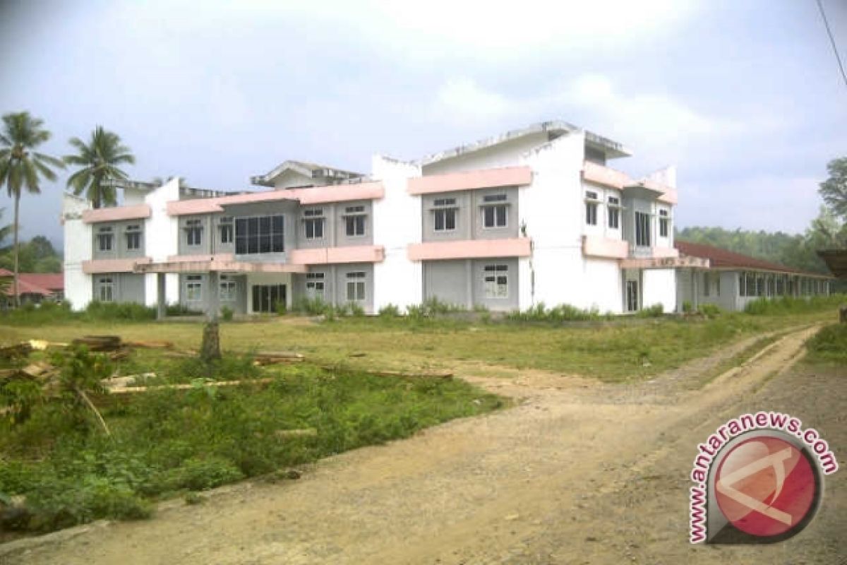 RSUD dr Sobirin Musirawas tak terawat dan ditumbuhi rumput 