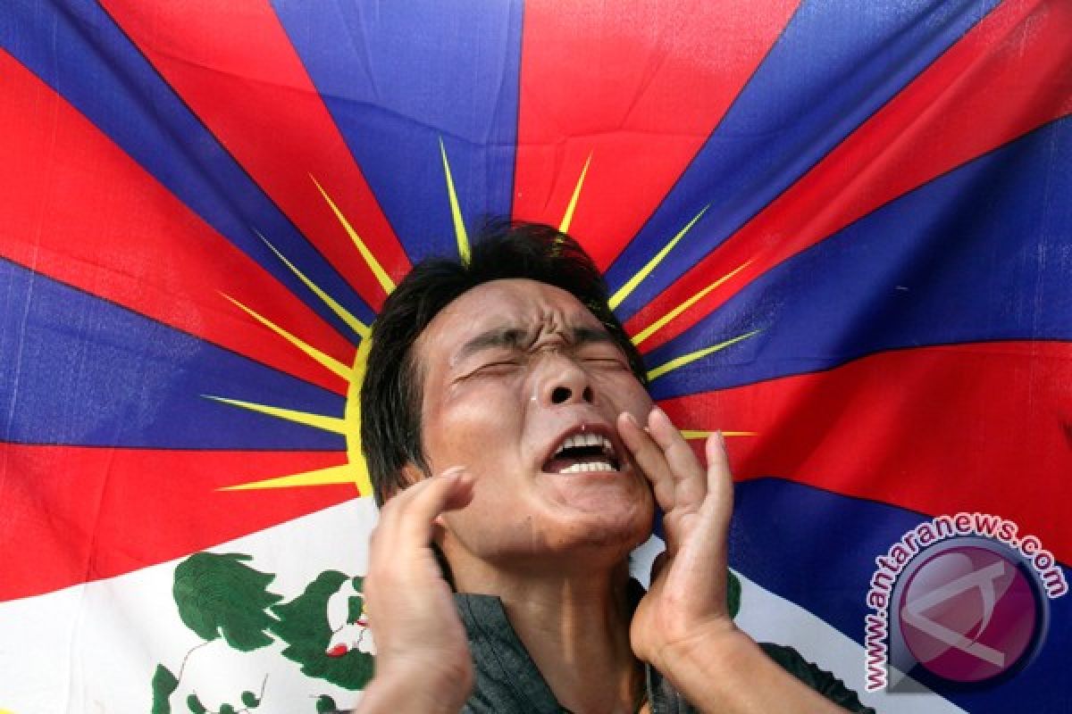 Tibetan teens in rare double immolation