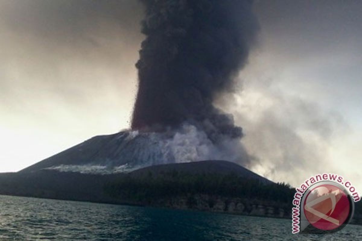 Volcanic activity continues at Mount Anak Krakatau