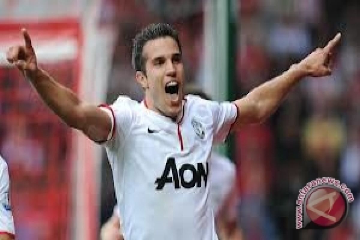        Giggs: van persie dapat bantu renggut gelar   