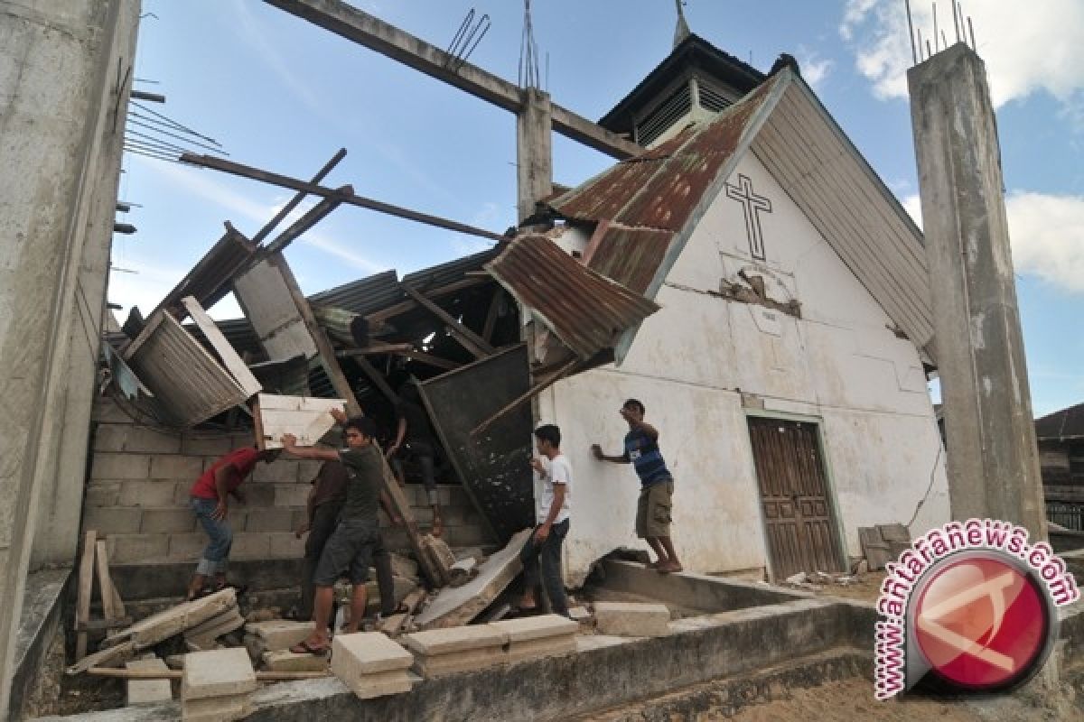 Warga berhamburan ke luar rumah karena gempa 4,5 SR