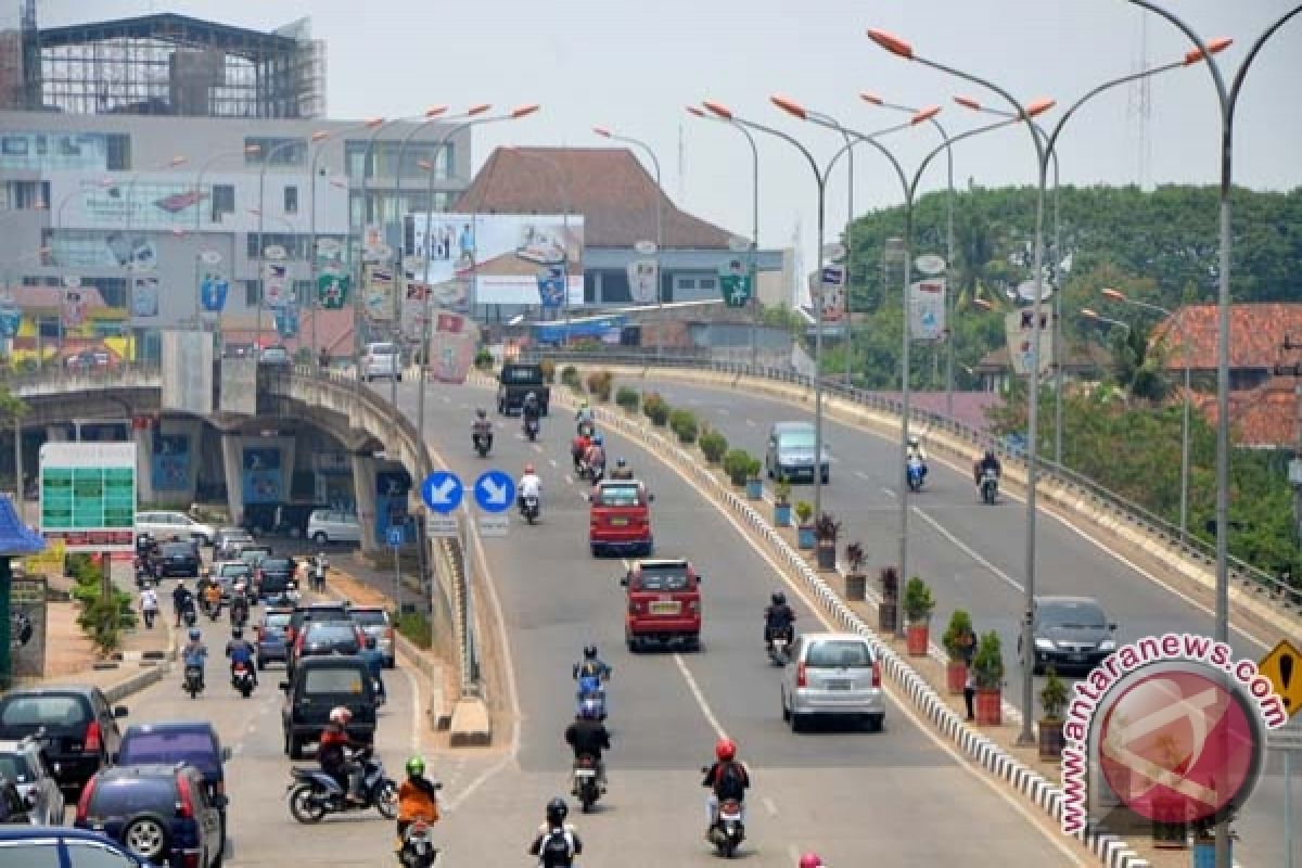 Polisi kejar pelaku pelemparan batu di Jalan Layang Cengkareng