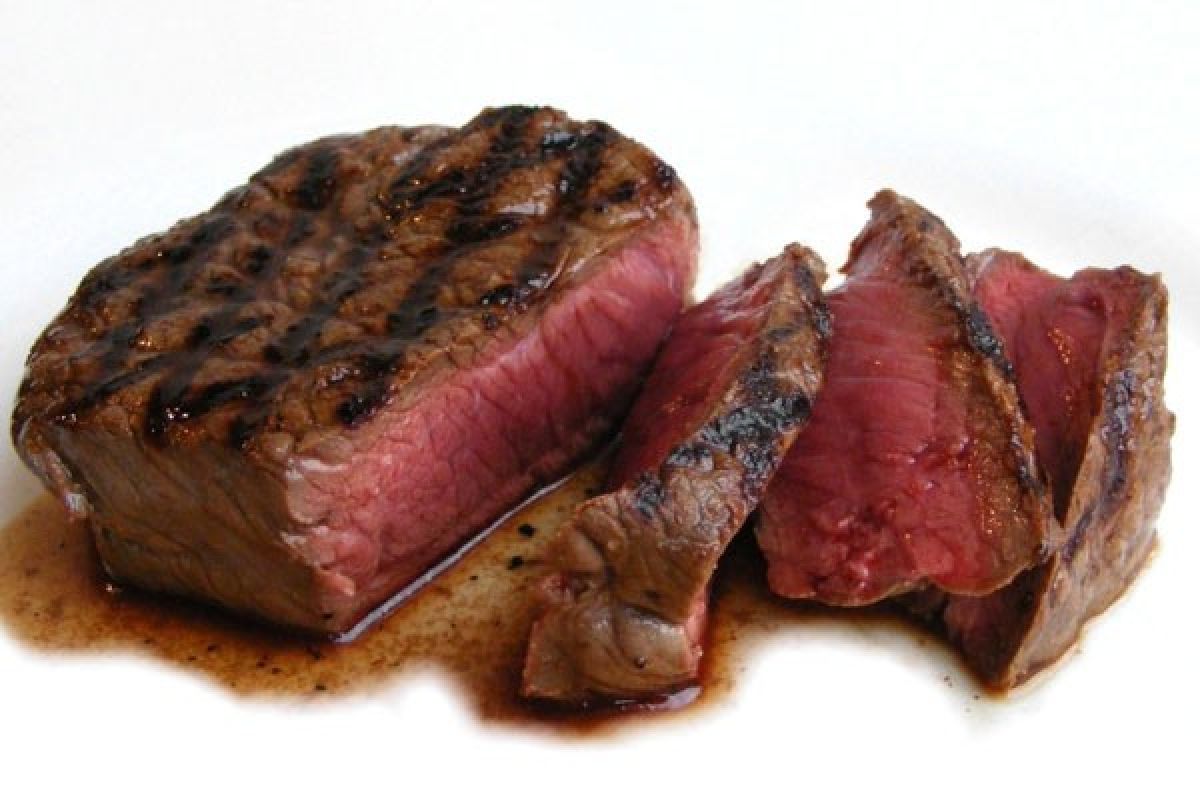 Pilih steak medium atau well done?