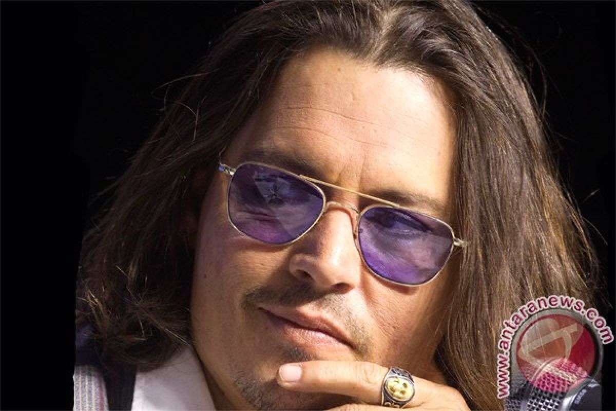Johnny Depp perankan lagi Mad Hatter di "Alice Through The Looking Glass"