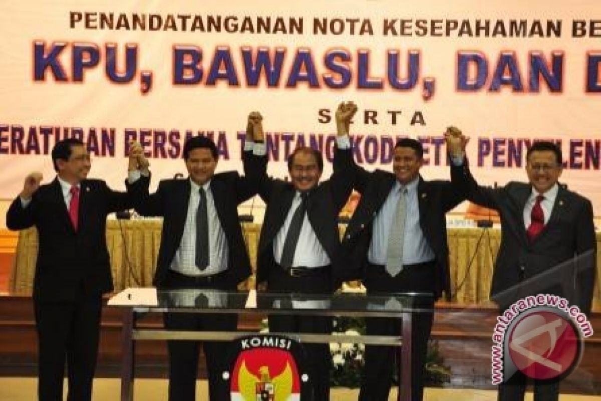 KPU-Bawaslu-DKPP Tanda Tangani Kode Etik