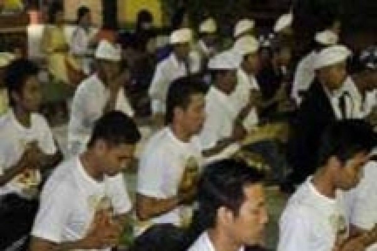 Atlet Bali Rayakan Kuningan di Pekanbaru