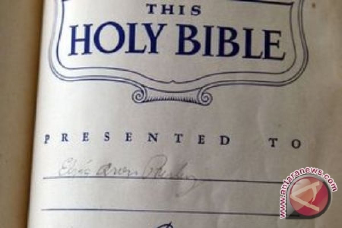 Injil Milik Elvis Terlelang Rp 900 Juta