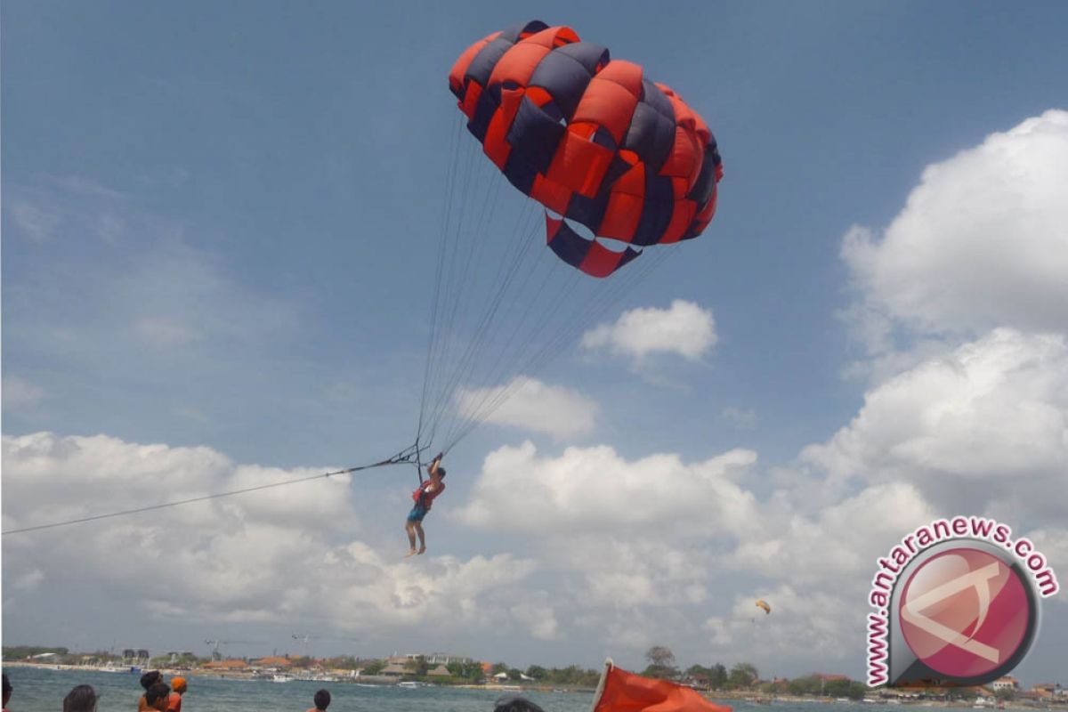 Arena Parasailing Bingungkan Wisatawan