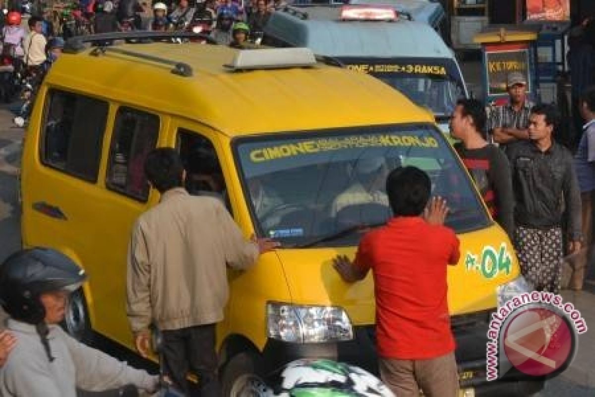 Polisi Amankan Angkutan Umum Berplat Hitam