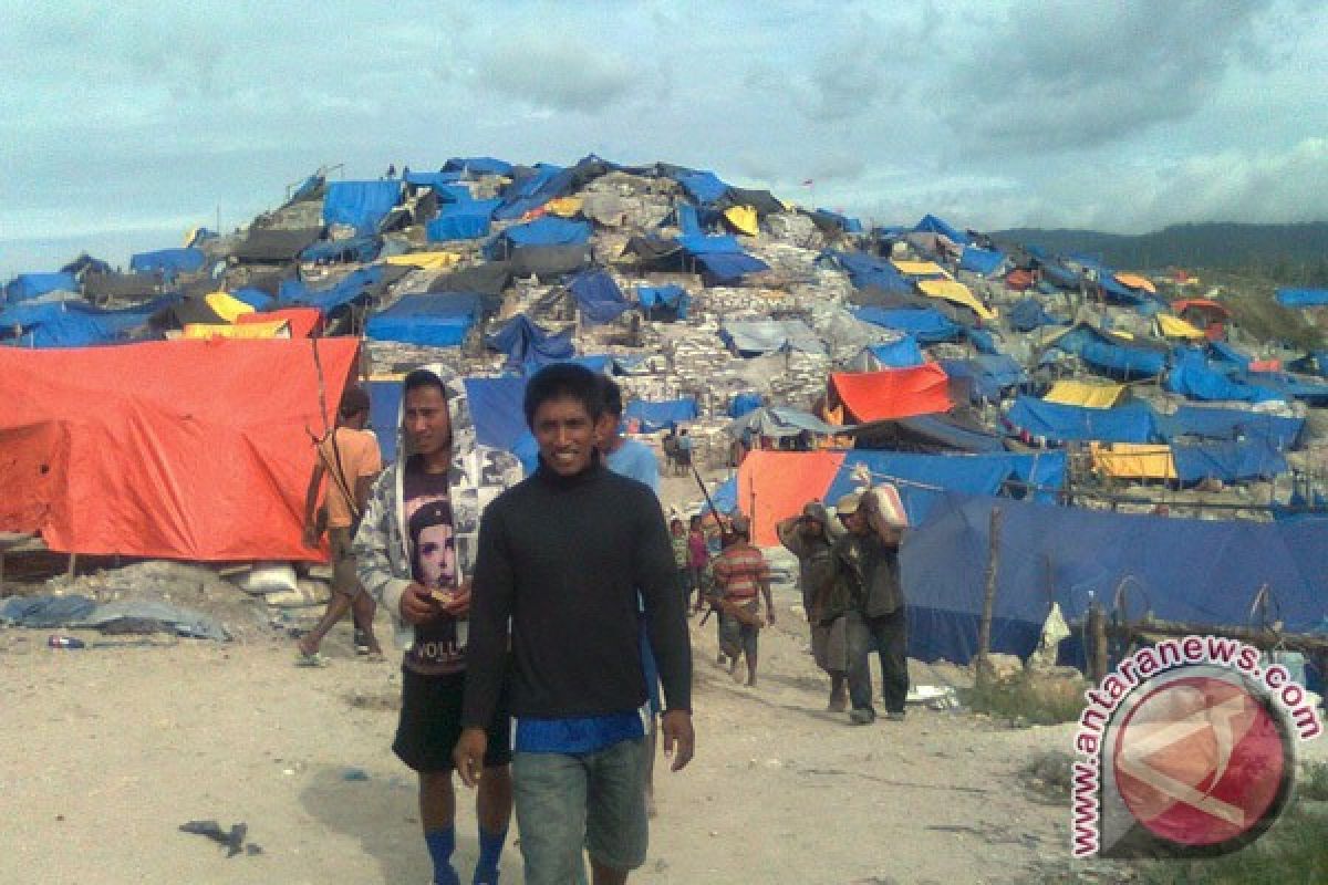 Mahasiswa adat pulau Buru tuntut legalkan penambangan emas,  sejahterakan rakyat