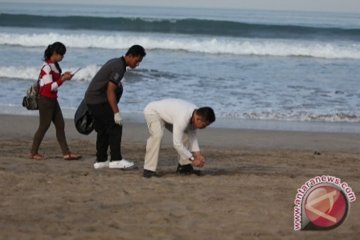 Akmani Legian Joins Coastal Cleanup