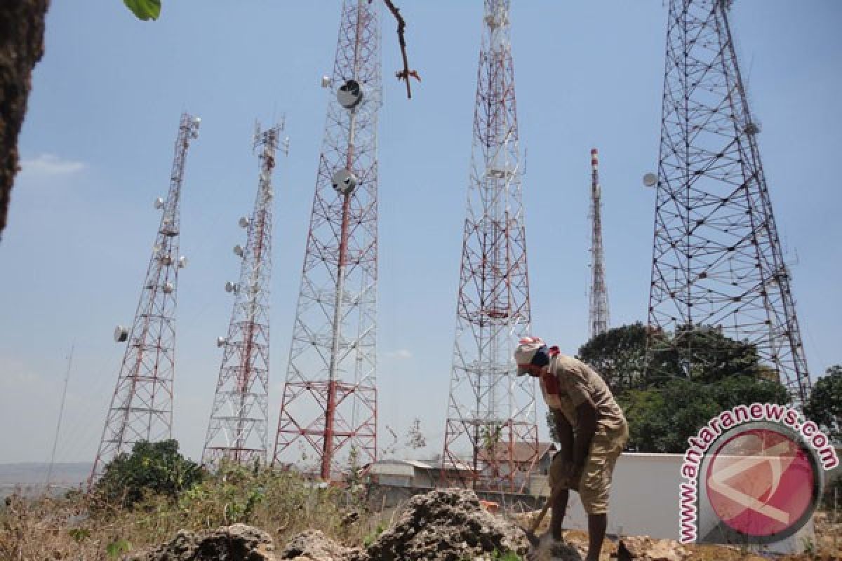 Menara pemancar ambruk, RRI Pro 3  Mataram tidak mengudara