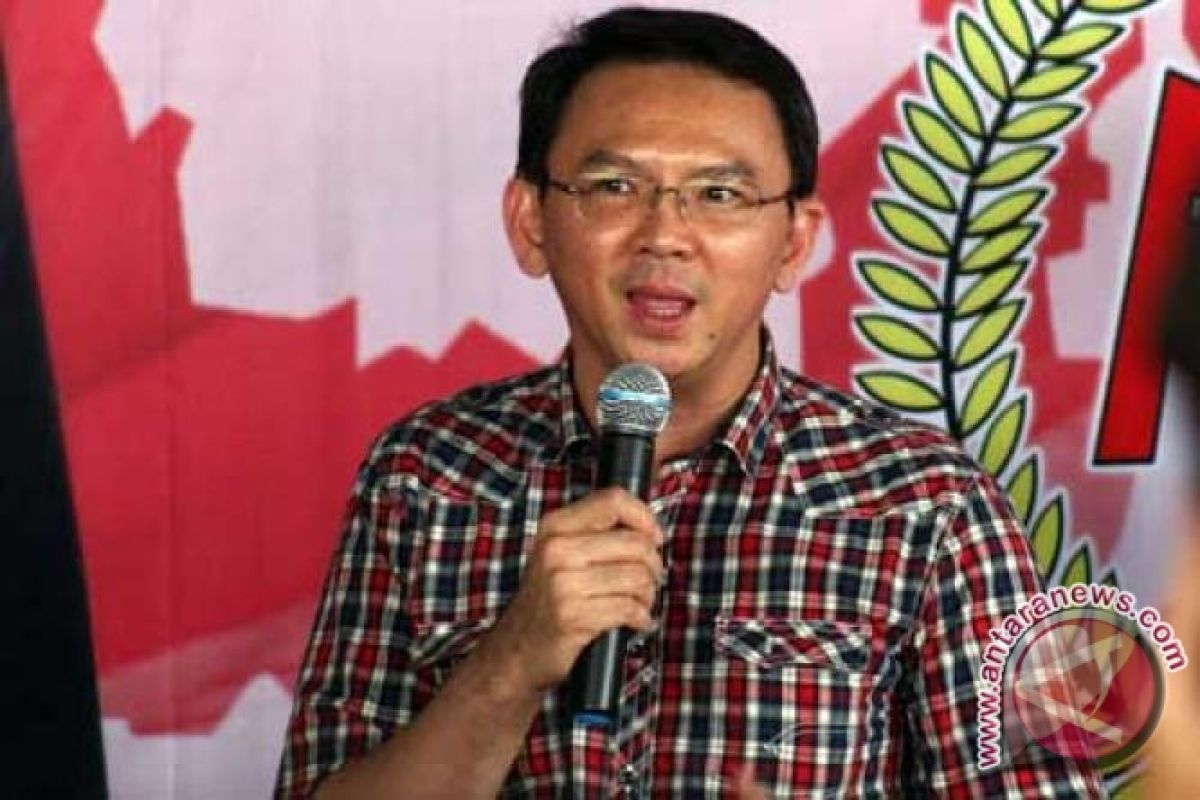 Ahok imbau pendukungnya terima status tersangka 