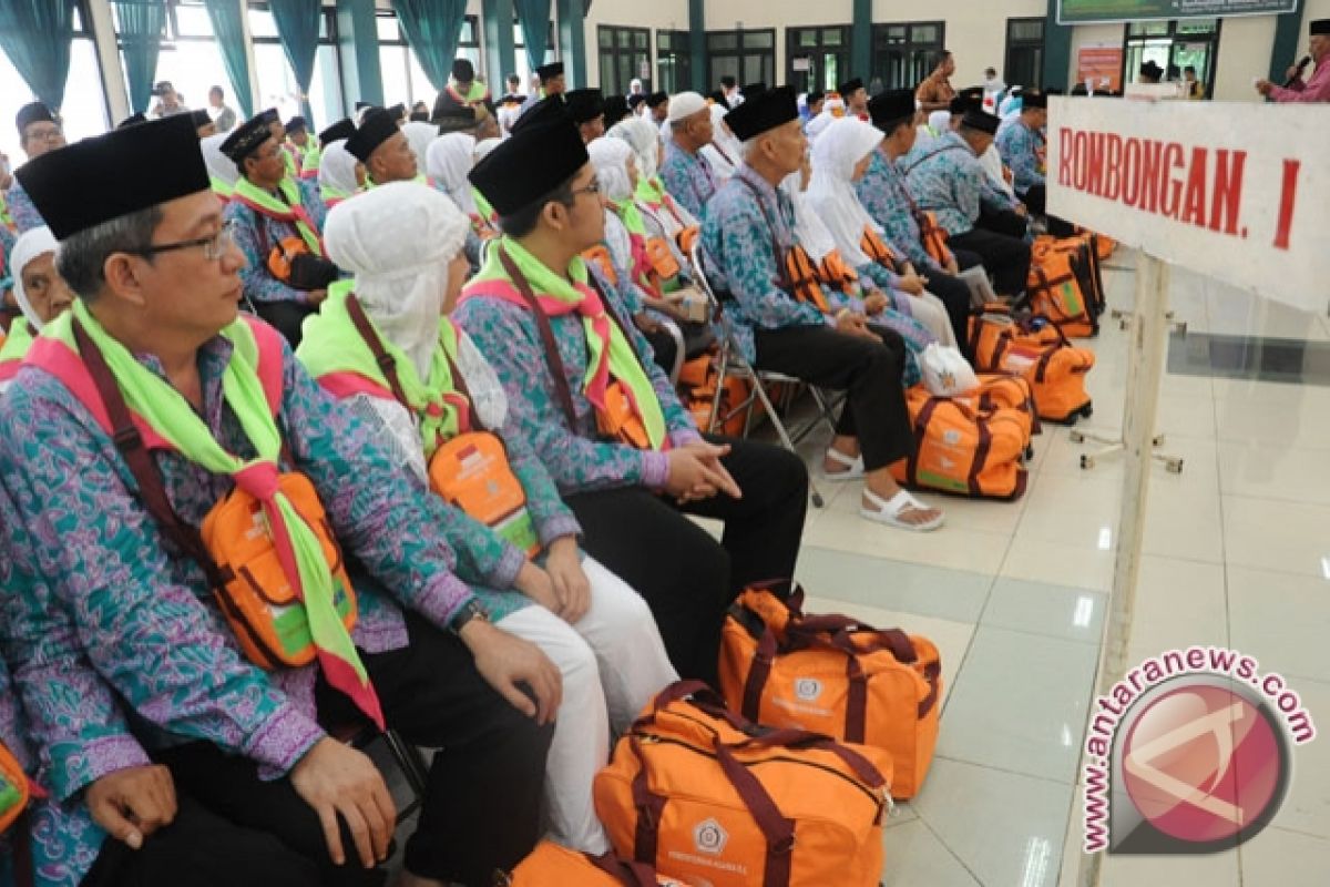 Telkomsel buka posko layani calon jamaah haji 