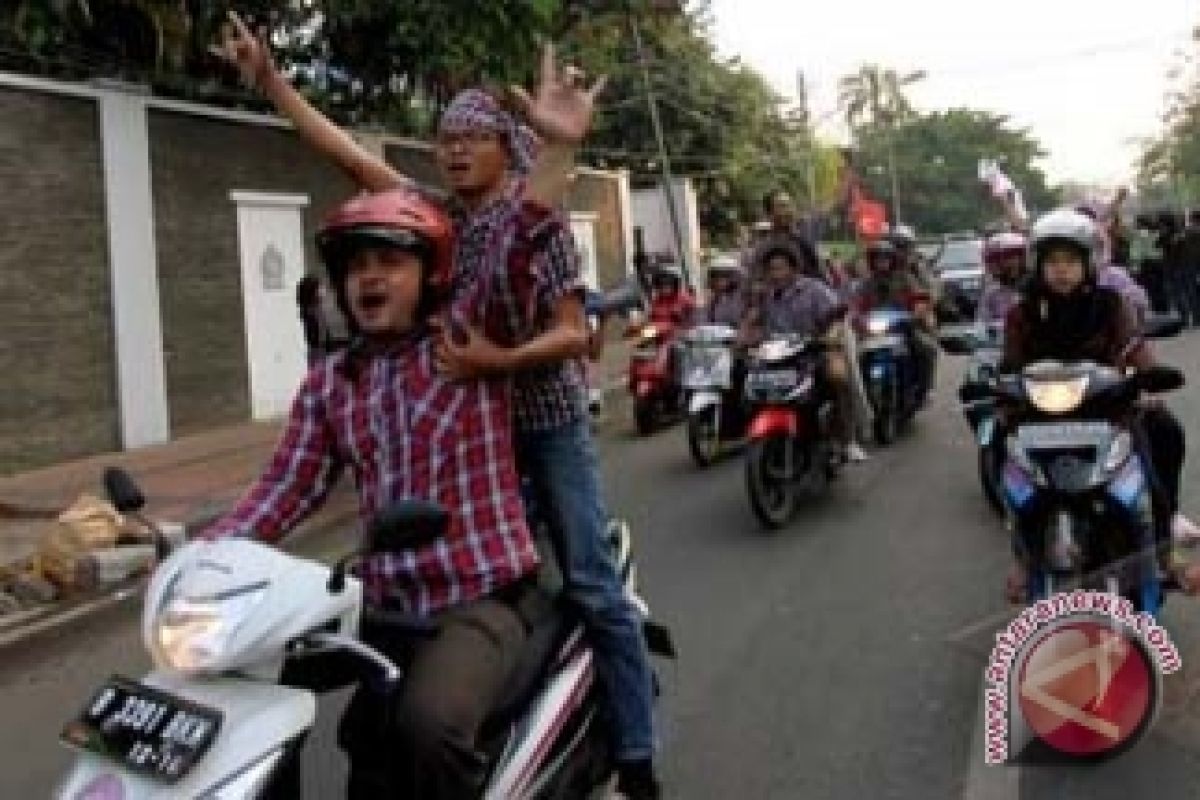 Pendukung Jokowi-Ahok Konvoi