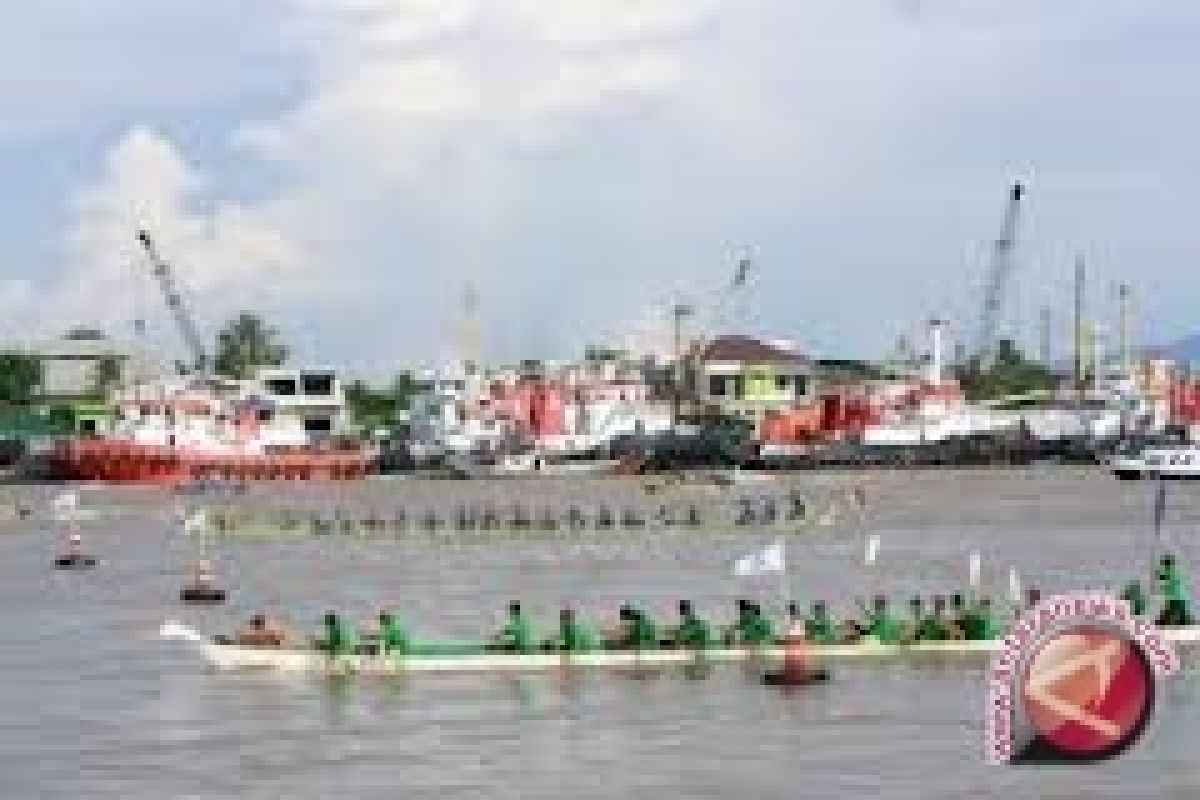 Lomba perahu tambangan warnai Festival Mahakam 2012