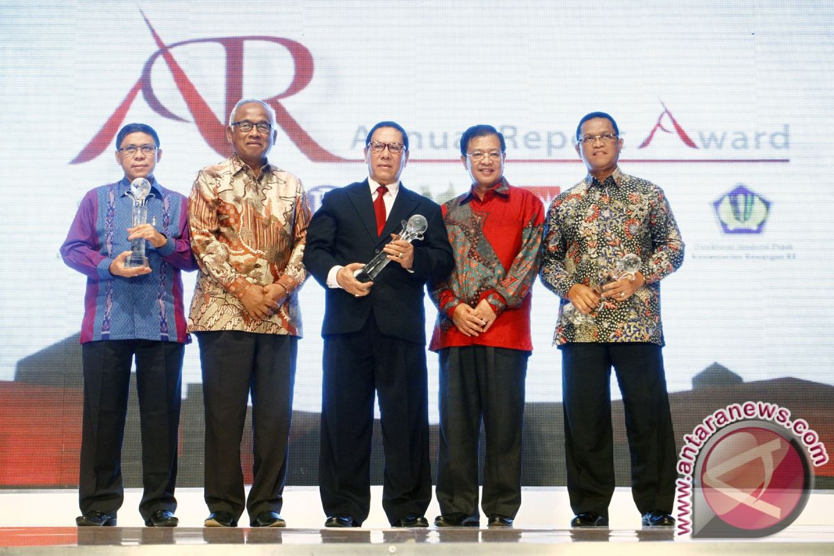 Bank Kalbar Raih Penghargaan Annual Report