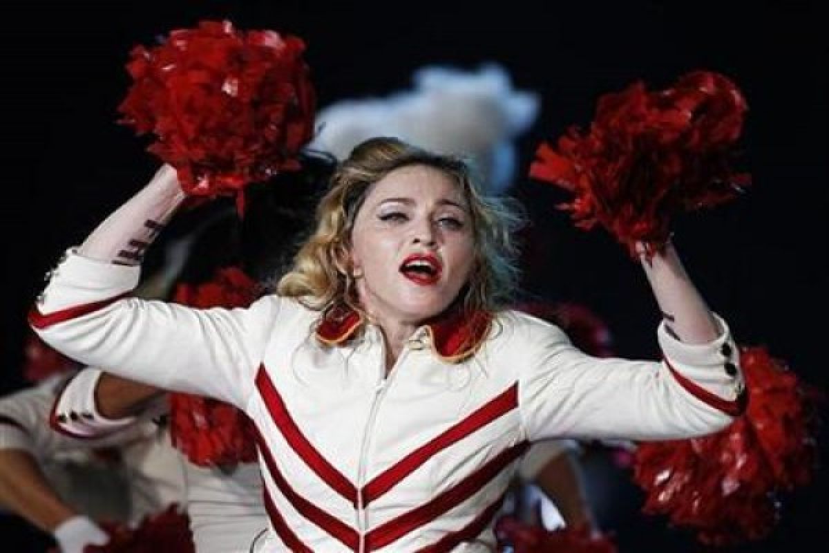 At D.C. concert, Madonna puzzles by calling Obama as Muslim