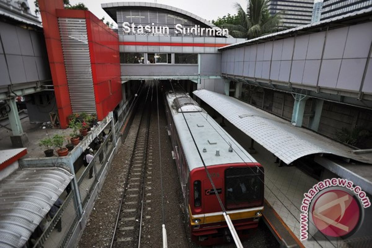 Perbaikan jalur kereta Latuharhary tunggu tanggul